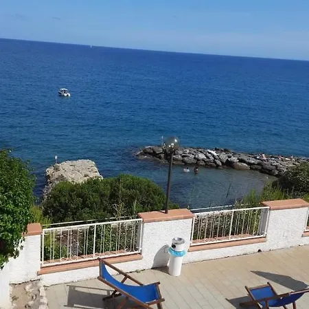In Contesto Privato Sul Mare La Conca Verde, *